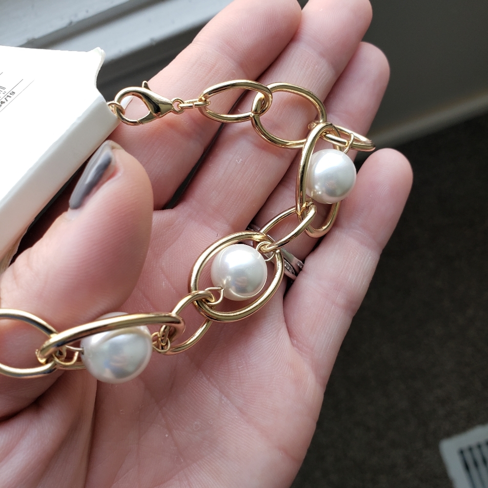 Gold and pearl imitation bracelet